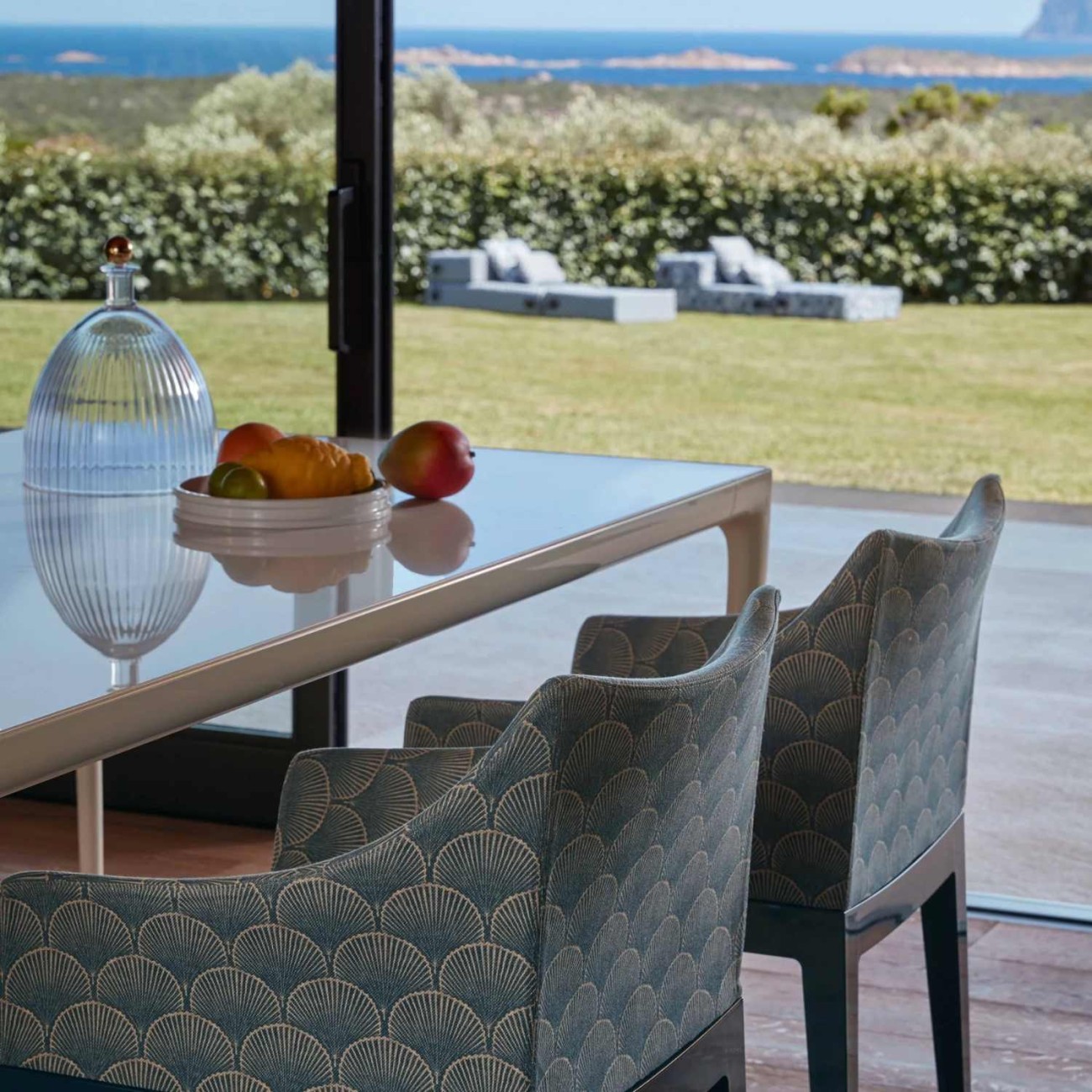 Kartell Πιατέλα με καπάκι Φ24εκ/30,5 εκ. Transparent/White σειρά La Coupole 