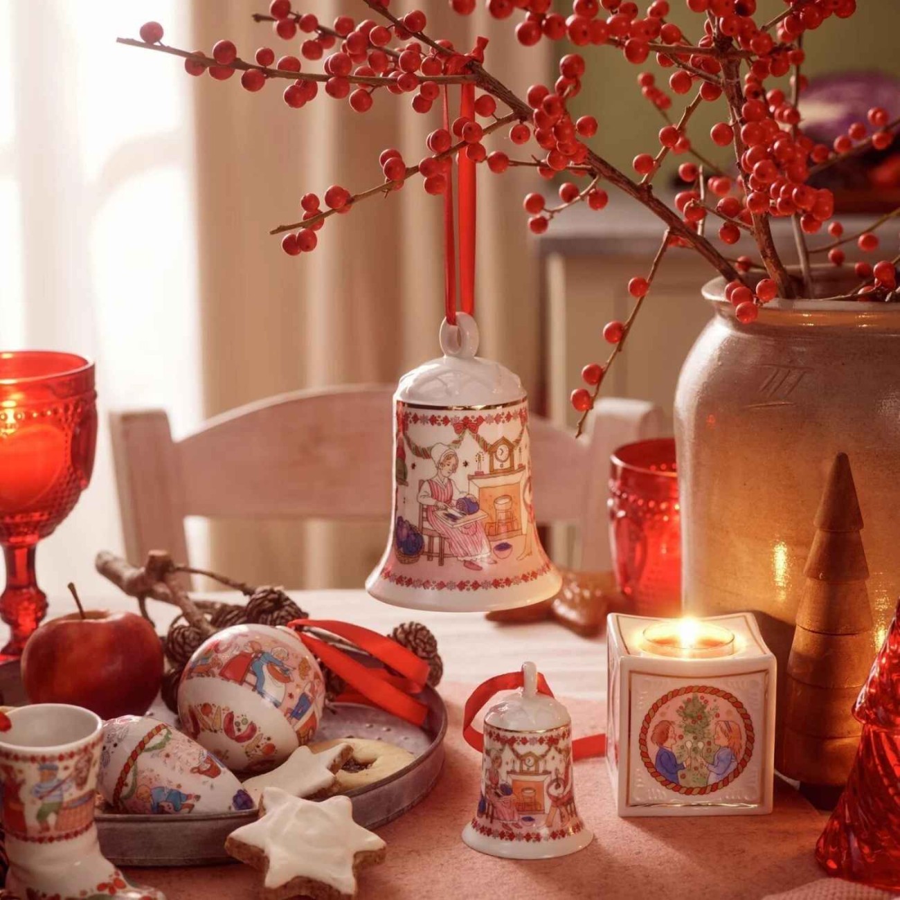 Hutschenreuther Καμπάνα πορσελάνινη 12 εκ. σειρά Christmas Feast Χριστουγεννιάτικα