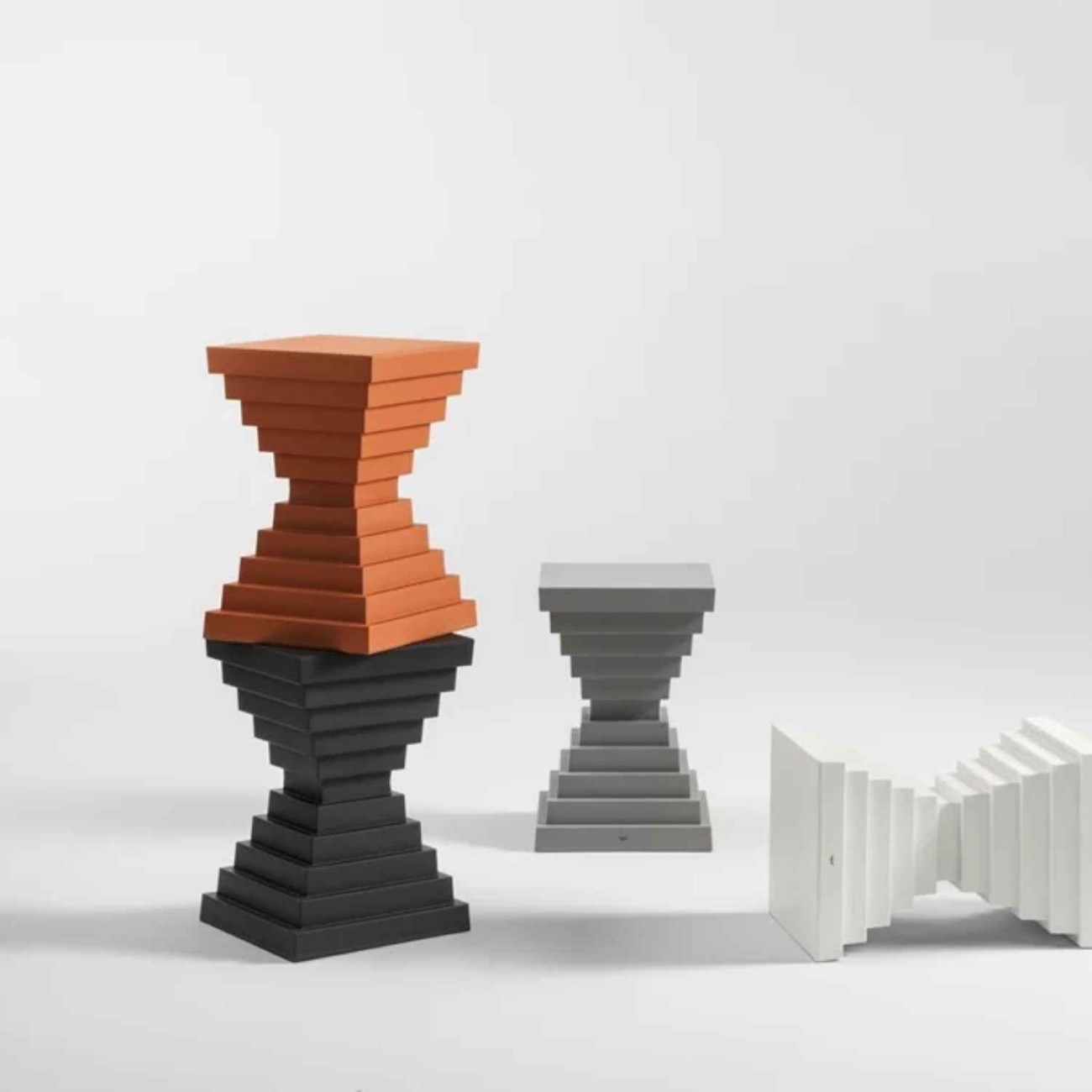 Kartell Σκαμπώ/τραπεζάκι brick red σειρά Ohoh Σκαμπό