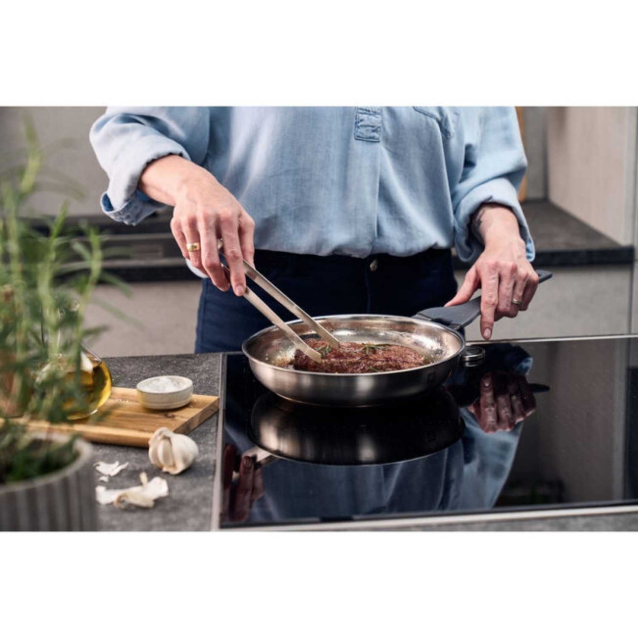 Zwilling J.A. Henckels Τηγάνι ανοξείδωτο 24 εκ. 18/10 stone grey σειρά Simplify Τηγάνια/Wok