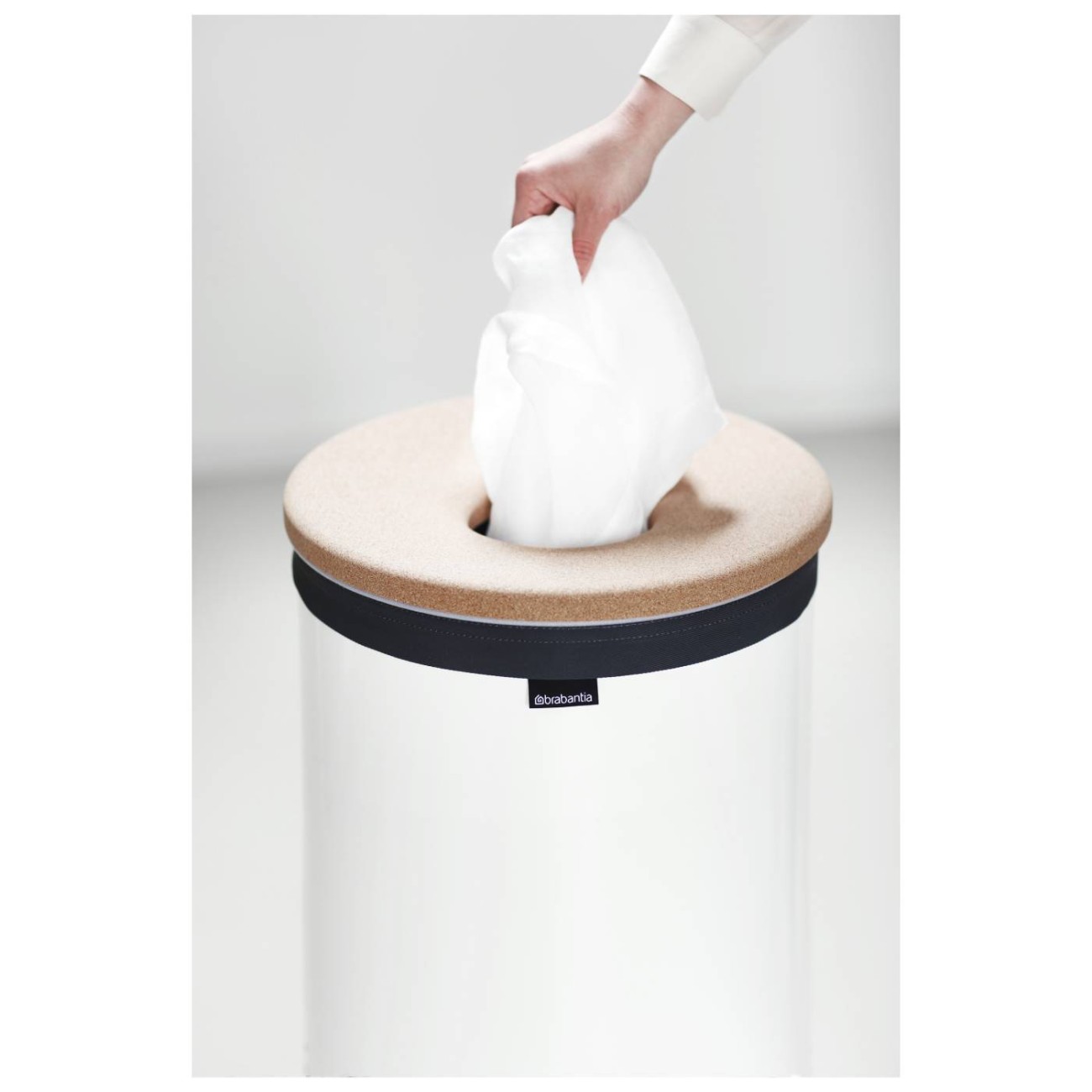 Brabantia Δοχείο απλύτων 60 λτ. White με ξύλινο καπάκι Κάδοι απλύτων