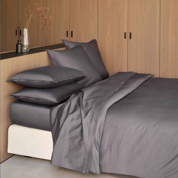Hugo Boss Σετ σεντόνια 240x300εκ./270x300εκ. & 2 μαξιλαροθήκες 50x75εκ. Ανθρακί σειρά Lattice
