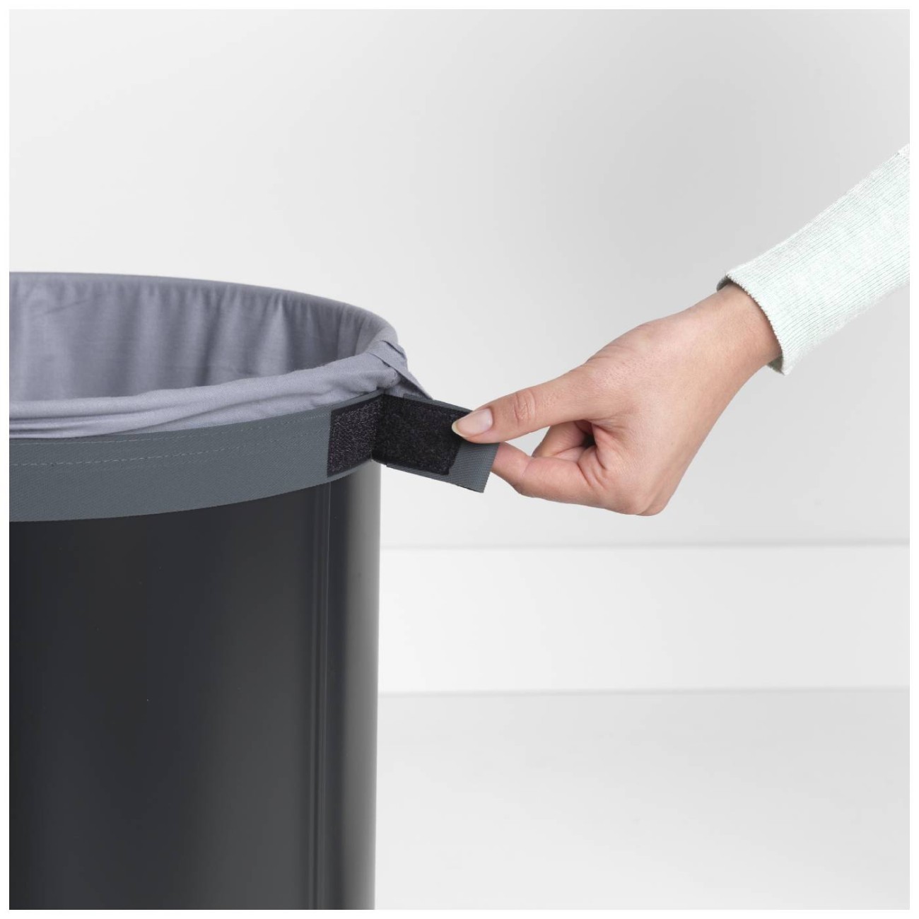 Brabantia Δοχείο για άπλυτα 60lt Matt Black με καπάκι σειρά Cork Κάδοι απλύτων