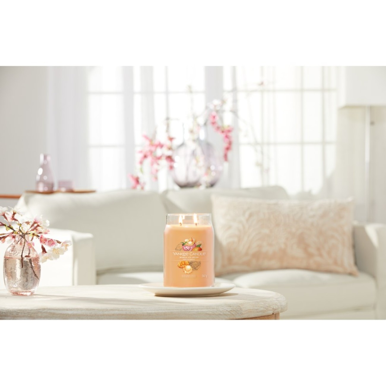 Yankee Candle Αρωματικό Κερί Signature σε Γυάλινο Δοχείο Large σειρά Mango Ice cream 
 Γυάλινα δοχεία Yankee Candle