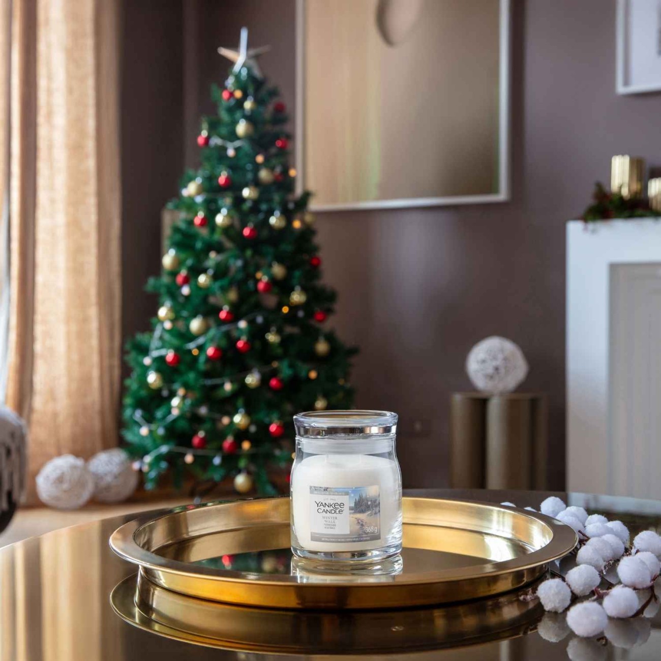 Yankee Candle Αρωματικό Κερί Signature σε Γυάλινο Δοχείο Medium σειρά Winter walk (368γρ.) Χριστουγεννιάτικα