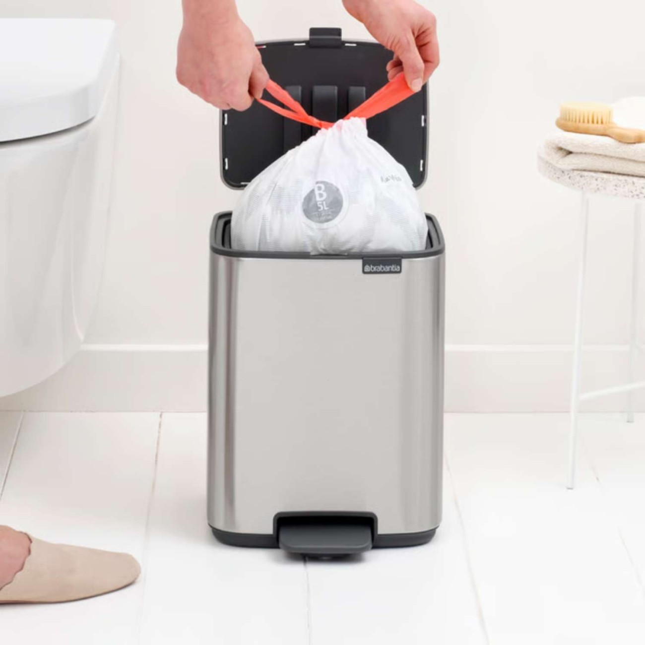 Brabantia Δοχείο Απορριμάτων 7lt Matt Steel Fingerprint Proof σειρά Bo Pedal Κάδοι Απορριμμάτων 