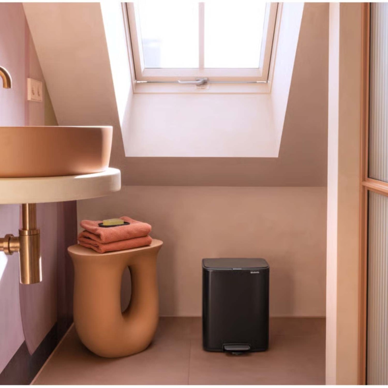 Brabantia Δοχειο Απορριμάτων 12Lt Matt Black σειρά Bo Κάδοι Κουζίνας