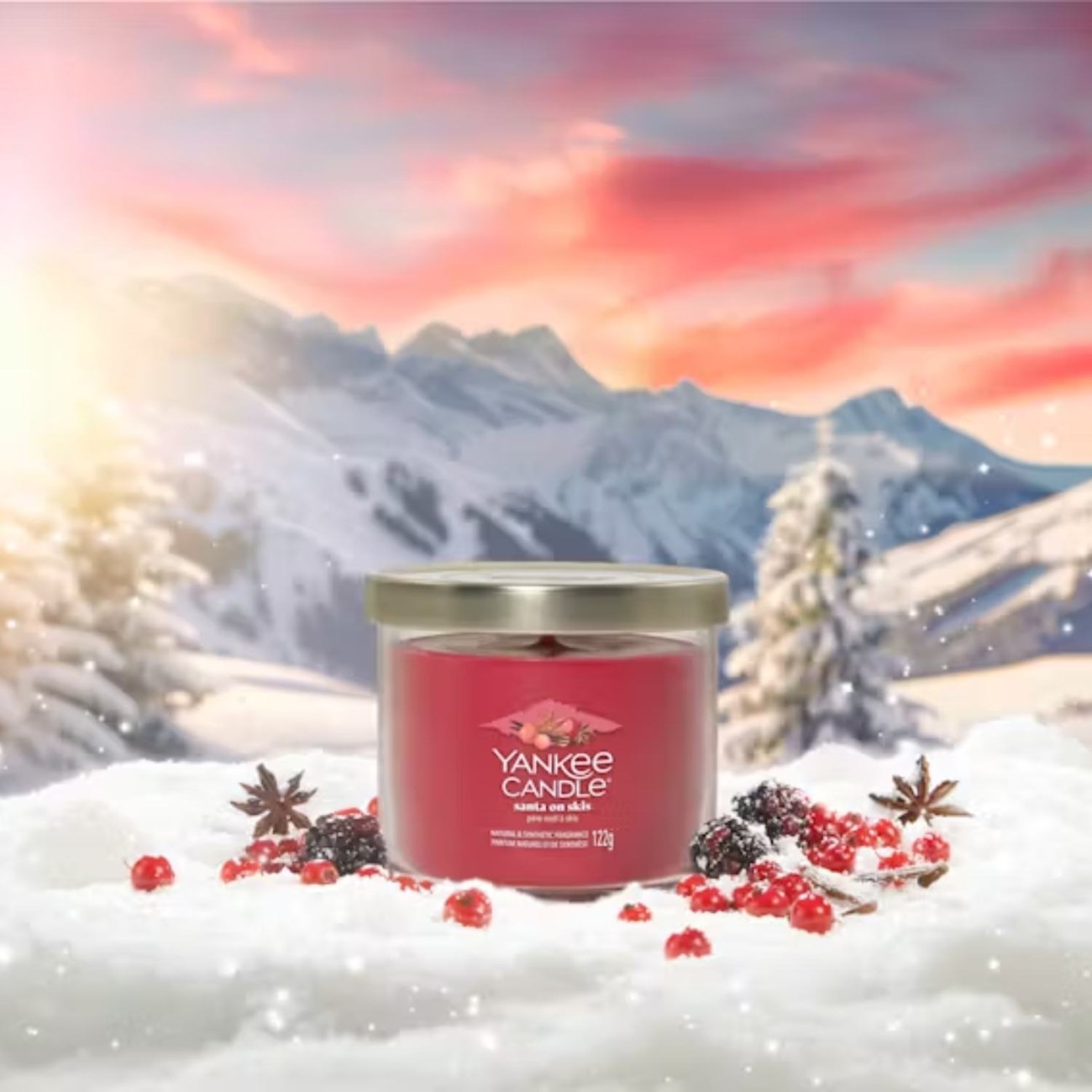 Yankee Candle Κερί σε Γυάλινο Δοχείο Small σειρά Santa on Skis Αρωματικα Κεριά
