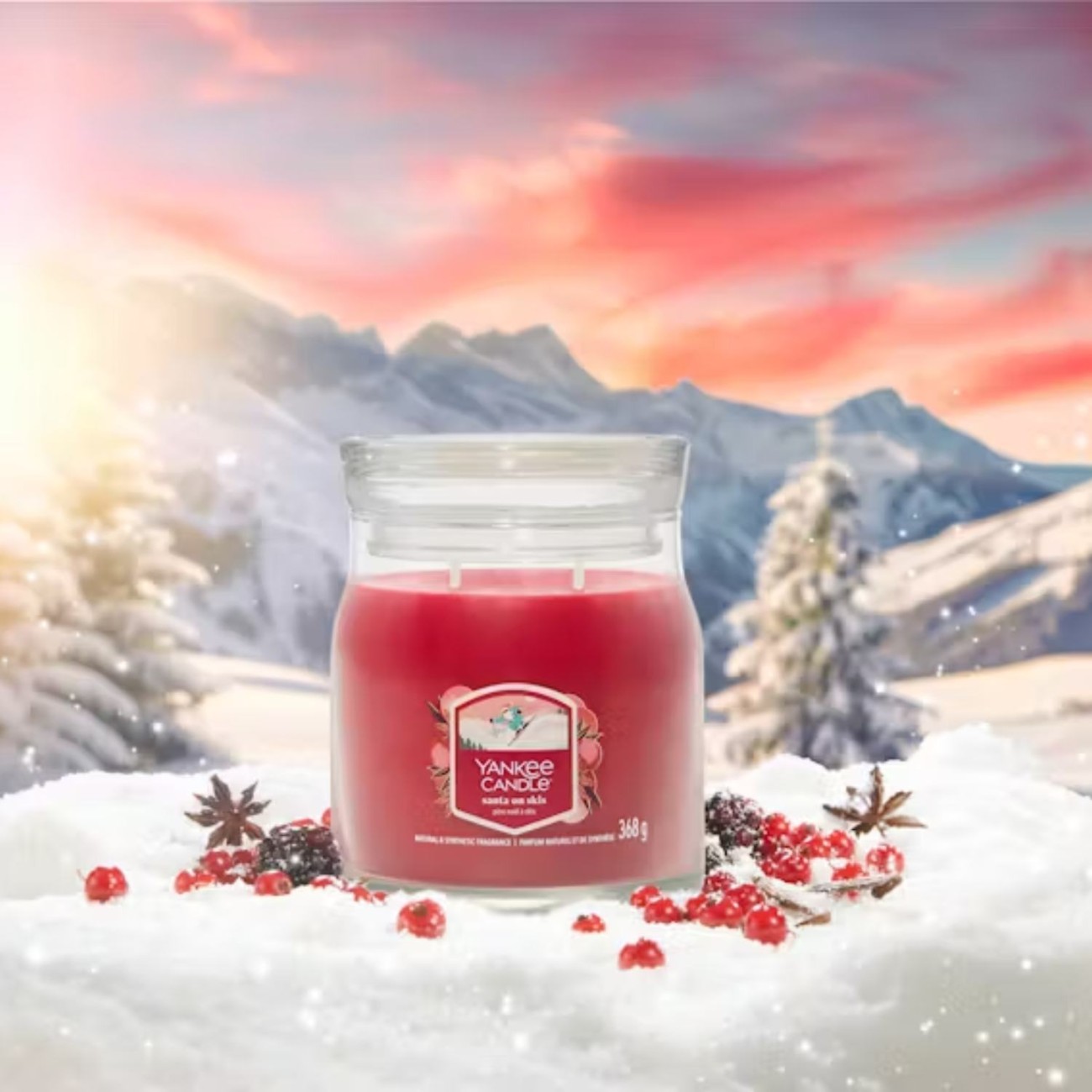 Yankee Candle Κερί σε Γυάλινο Δοχείο Medium σειρά Santa on Skis Αρωματικα Κεριά
