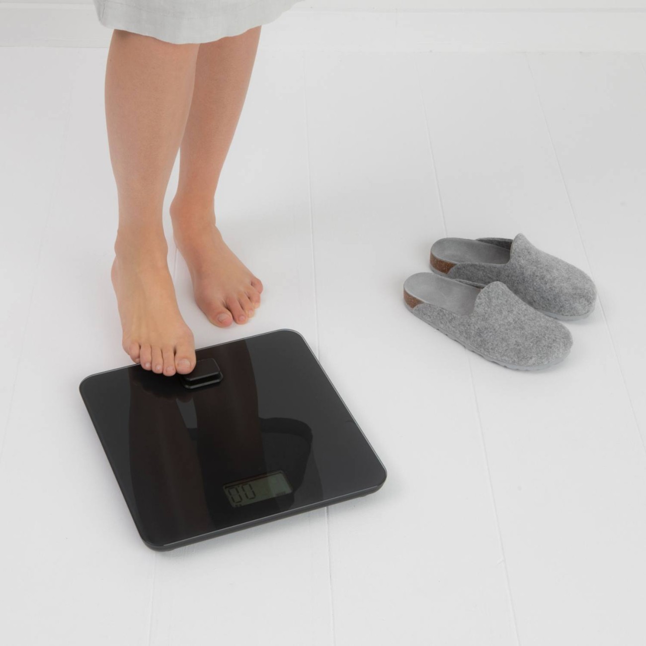 Brabantia Ψηφιακή ζυγαριά μπάνιου 30Χ30Χ4,3 εκ. Dark Grey Battery Free σειρά ReNew Ζυγαριές Μπάνιου