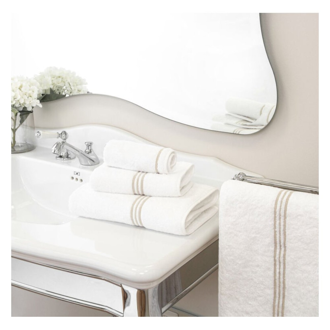Frette Πετσέτα σώματος 100Χ150εκ. χρώμα λευκό/savage beige, 100% βαμβάκι, 550gsm σειρά Triplo Popeline

