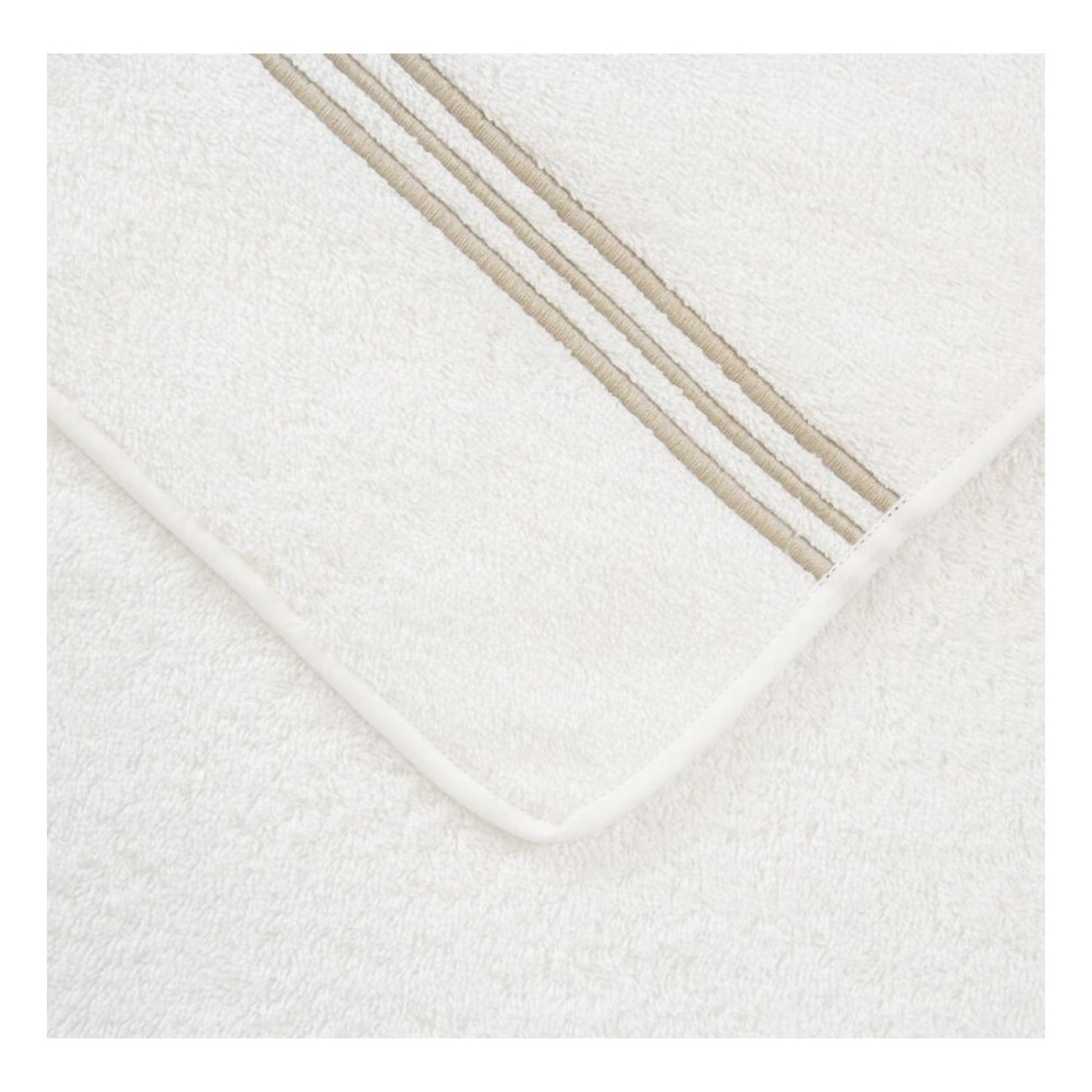 Frette Πετσέτα σώματος 100Χ150εκ. χρώμα λευκό/savage beige, 100% βαμβάκι, 550gsm σειρά Triplo Popeline
