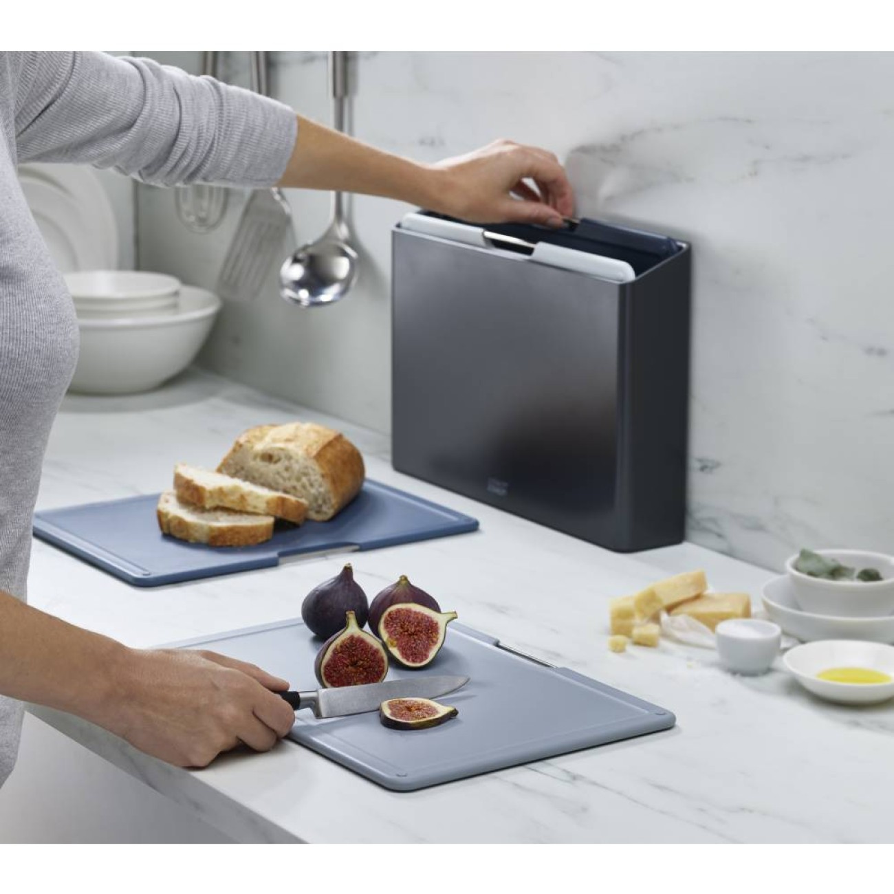 Joseph Joseph Βάση κοπής 4θέσεων 35,7x7,6x 26,2cm γκρί σειρά Folio Μαχαίρια Κουζίνας & Βάσεις κοπής