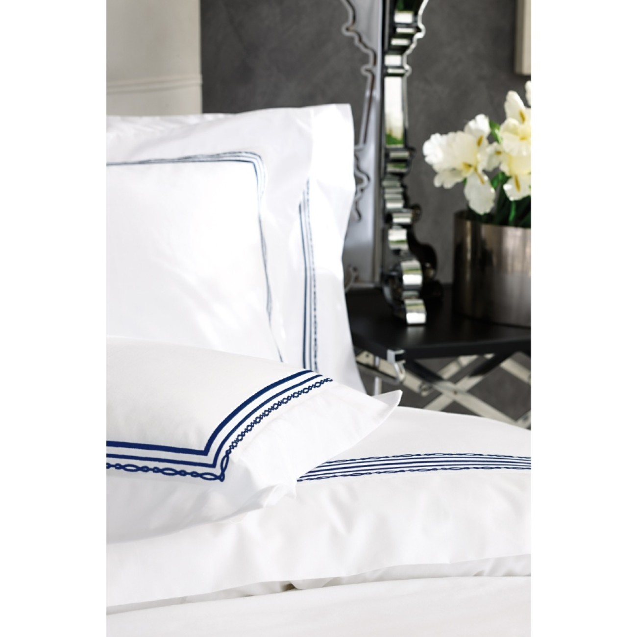 Valeron Σετ σεντόνια 240x260εκ./270x290εκ. & 2 μαξιλαροθήκες λευκό/navy σειρά Atlas Σετ σεντόνια