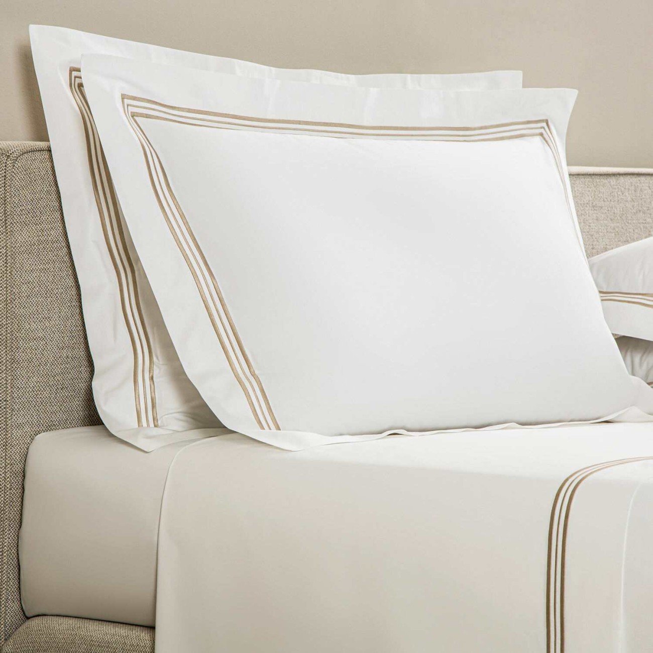 Frette Μαξιλαροθήκη 51Χ71εκ. χρώμα λευκό/savage beige 100% βαμβάκι σειρά Triplo Popeline   Μαξιλαροθήκες