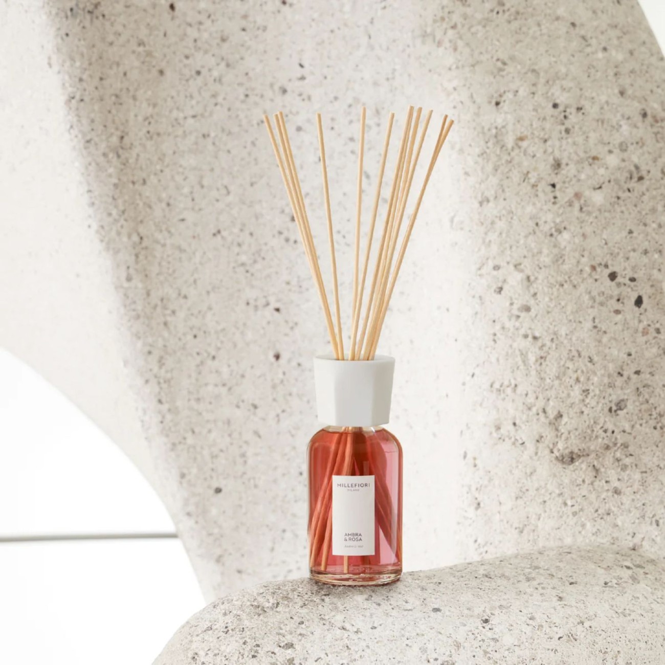 Millefiori Αρωματικά χώρου με στικς 250ml σειρά Ambra Rosa Milano Αρωματικά Στικς