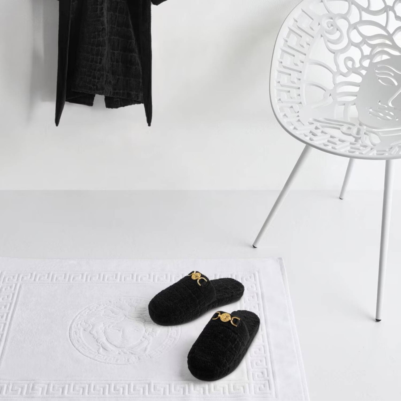 Versace Παντόφλες μαύρο size 45 σειρά Medusa 95 Μπουρνούζια