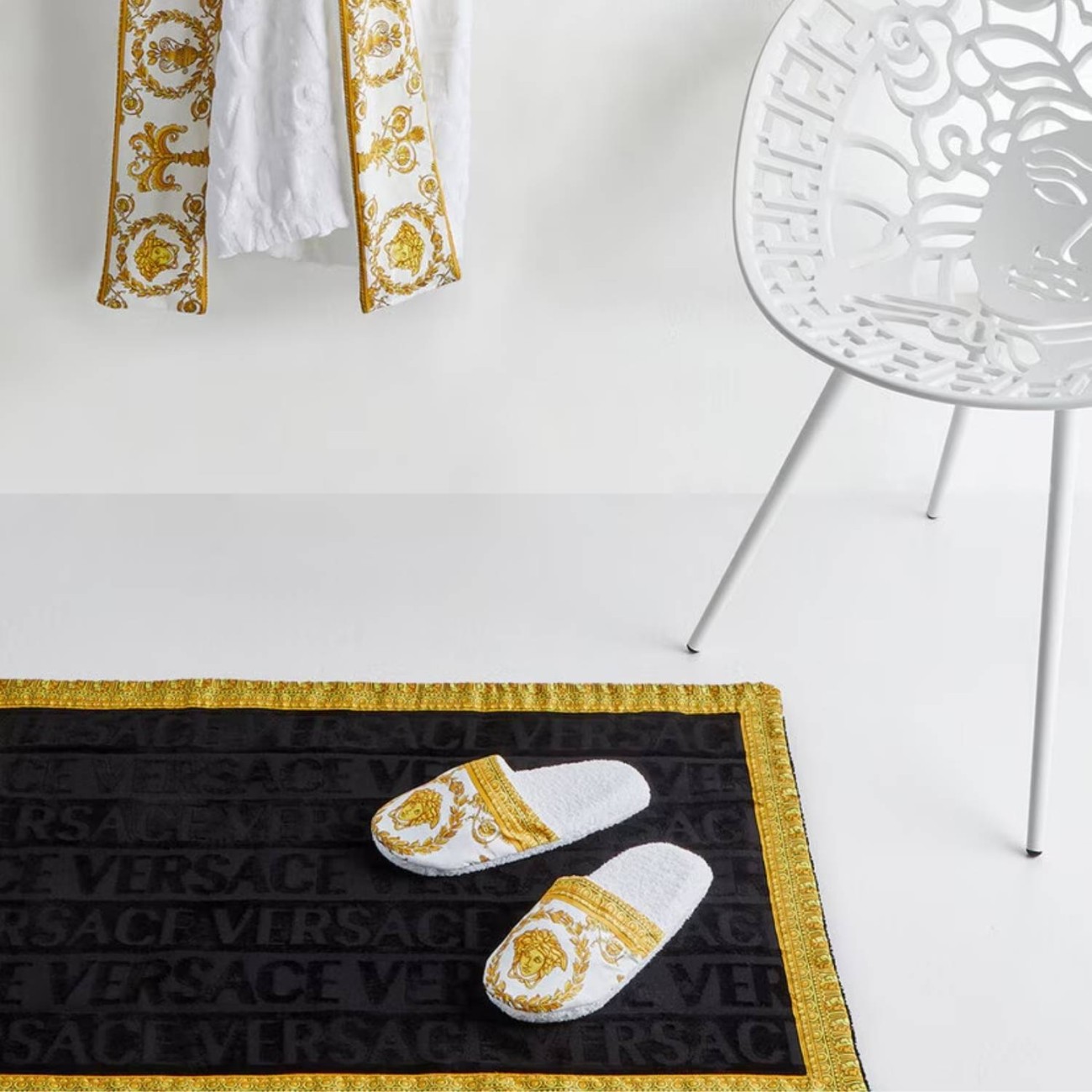 Versace Παντόφλες λευκό large σειρά I Heart Baroque Μπουρνούζια