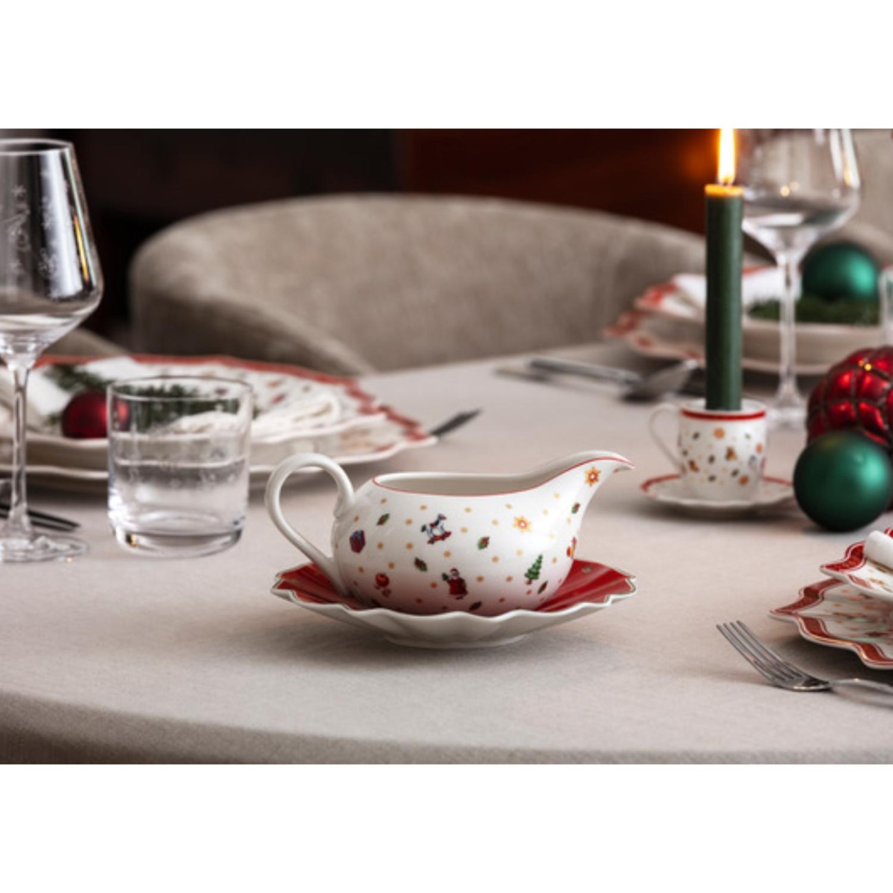 Villeroy & Boch Σαλτσιέρα 0,50 λτ. με βάση σειρά Toy's Delight Χριστουγεννιάτικα