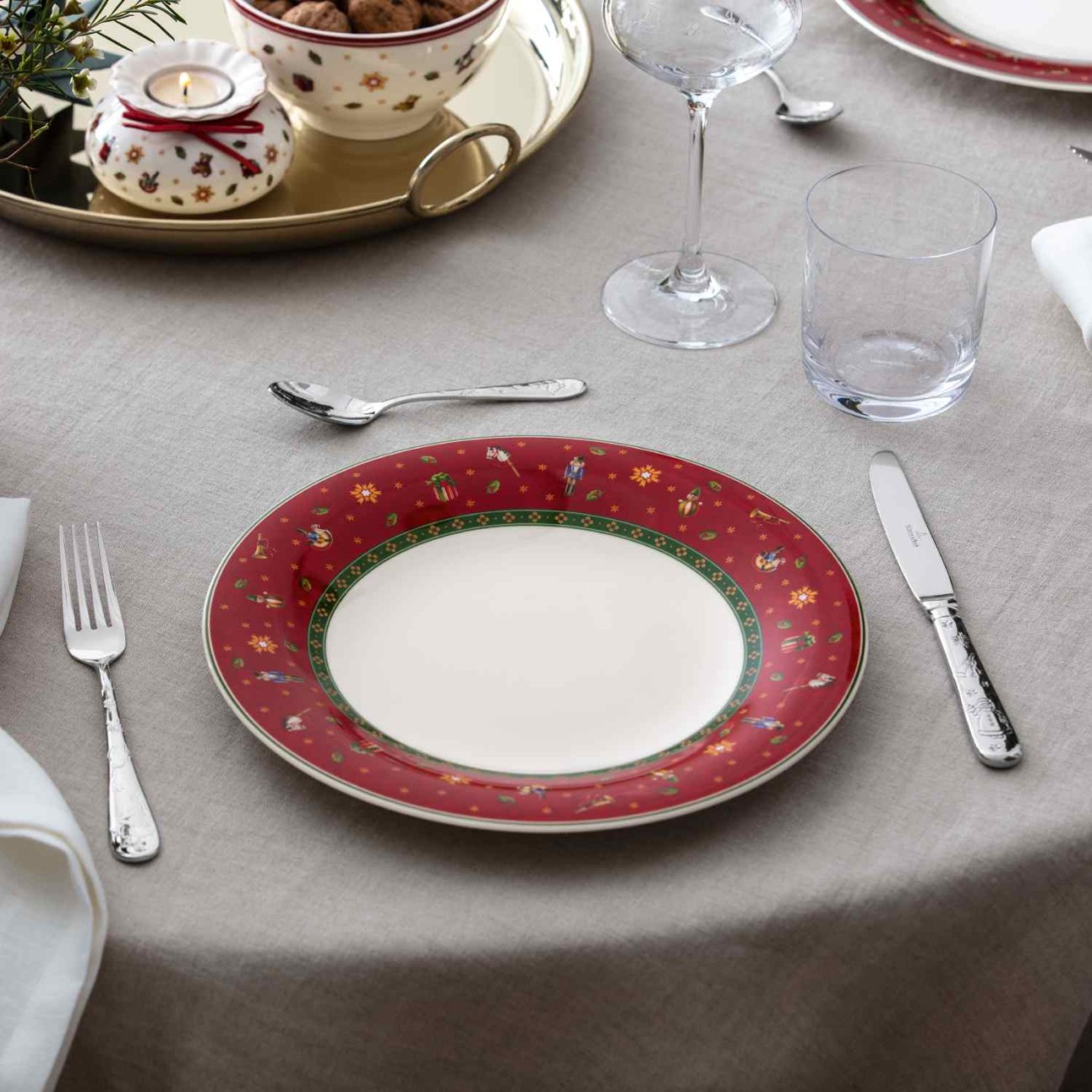 Villeroy & Boch Πιάτο φαγητού 27 εκ. Red σειρά Toy's Delight Specials Χριστουγεννιάτικα