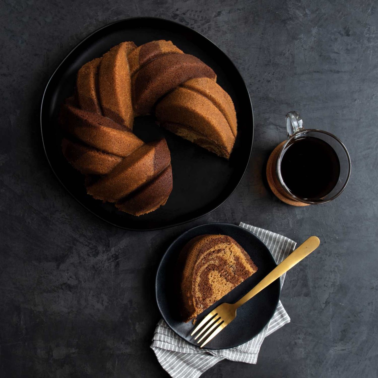 Nordic Ware Φόρμα για κέικ με τρύπα σε πλεκτό σχήμα 27,5x10,5εκ. σειρά Premier Gold Φόρμες Κέικ