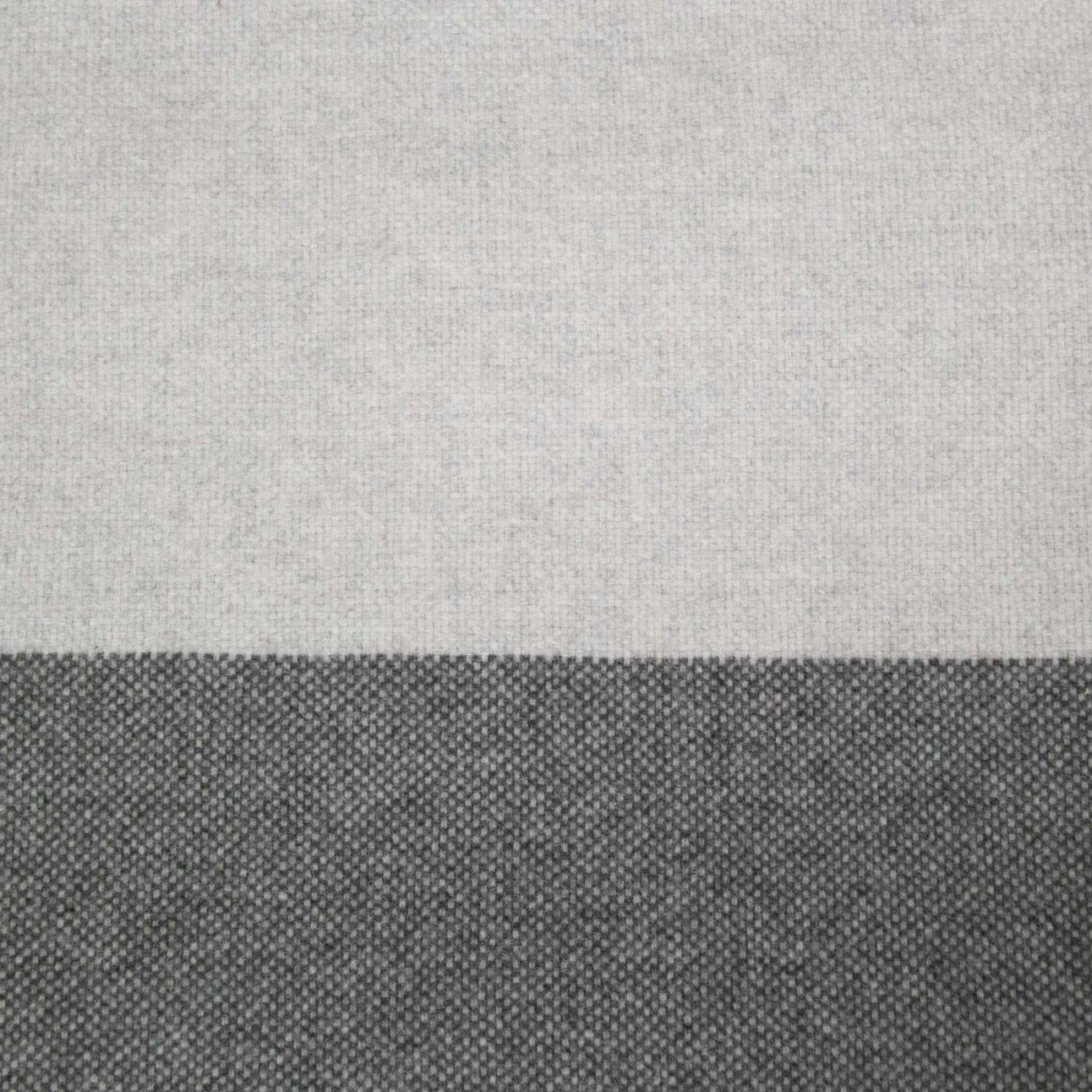 Frette Ριχτάρι διακοσμητικό 130x190εκ light grey σειρά Balze Μαξιλάρια/Throws