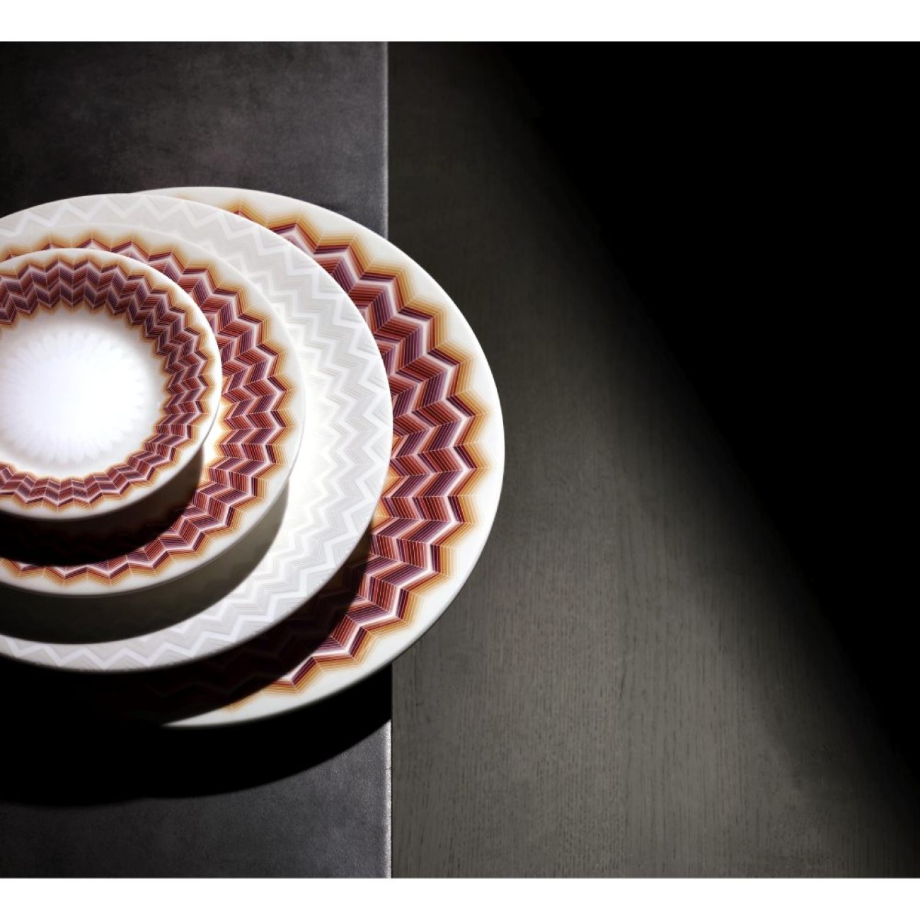 Missoni Πιατέλα στρογγυλή 32εκ. σειρά Zig Zag Jarris 156
 Πιατέλες Σερβιρίσματος